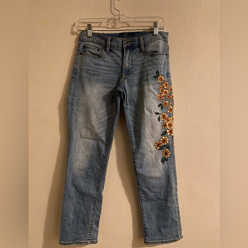Lucky Brand Sweet Crop Jeans with hand-embroidered floral design 🌼🌱